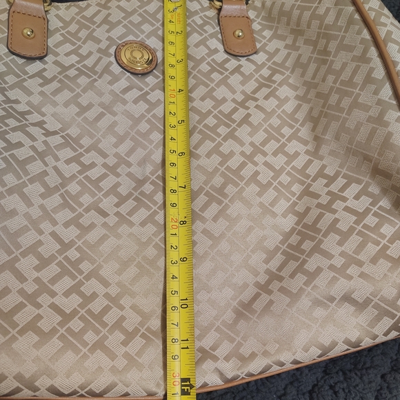 Tommy Hilfiger Beige and Tan Shoulder Bag - Picture 8 of 9